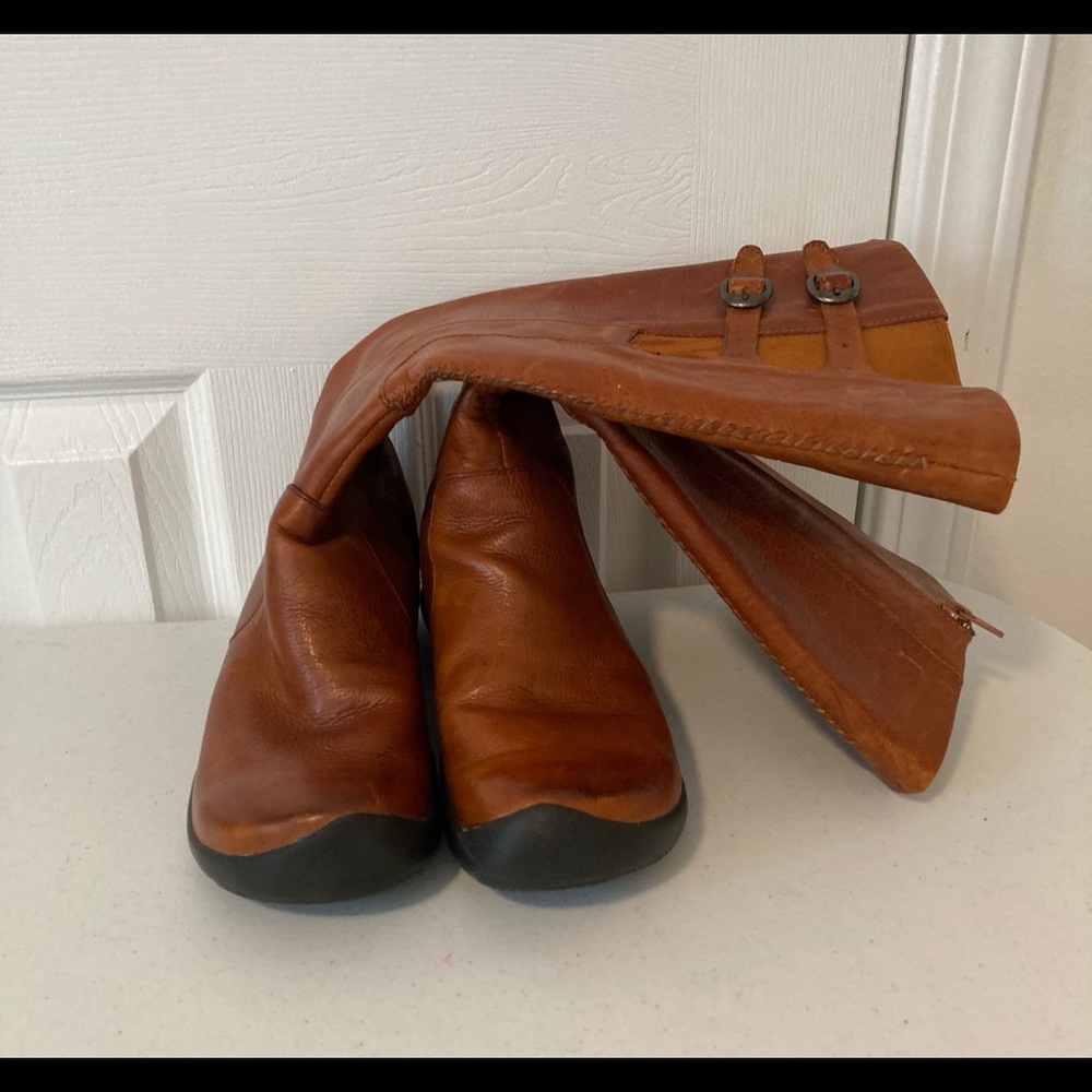 Keen leather tall zip up boot